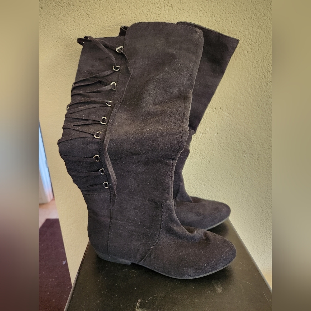 Black knee high boot